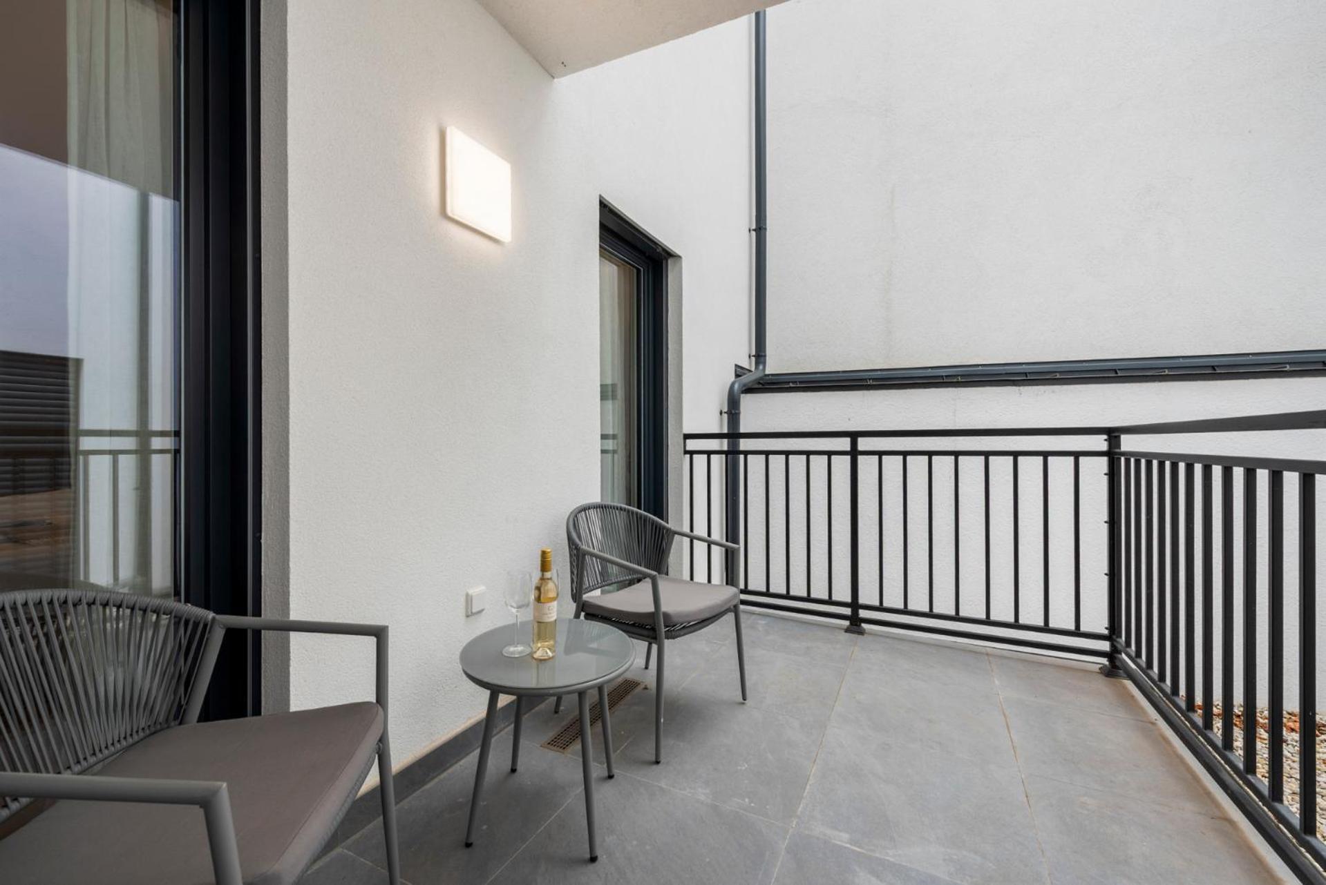 Vienna Hills Living Aparthotel Bagian luar foto